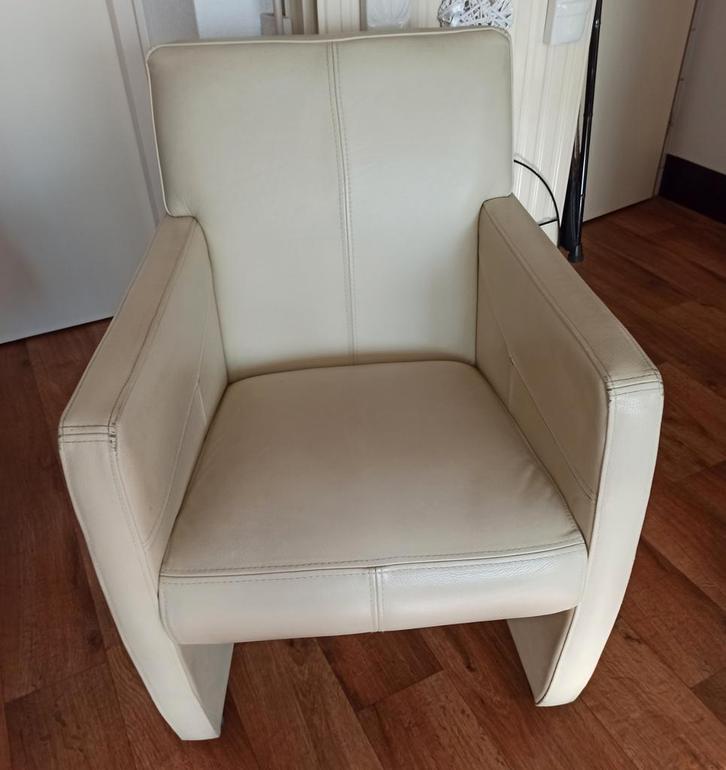 2 Crème Leren Fauteuilles met Wieltjes - Goossens, Huis en Inrichting, Fauteuils, Gebruikt, Leer, 75 tot 100 cm, 75 tot 100 cm