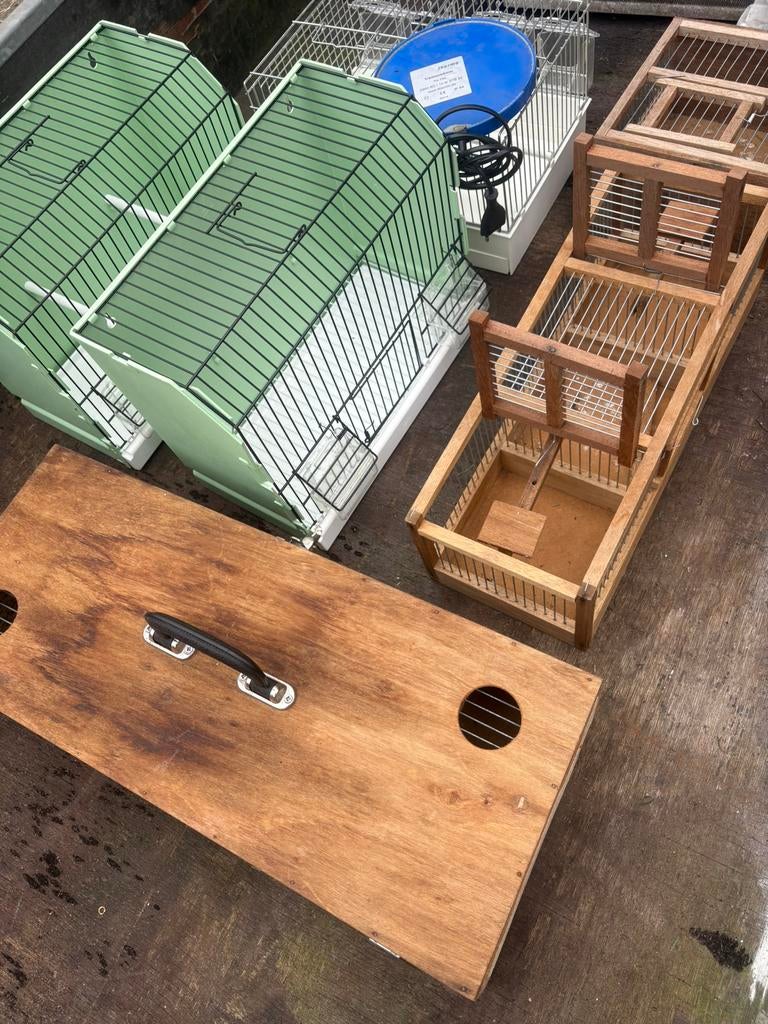 Lopers, kooien , nestkastjes, voer en waterbakjes etc etc, Dieren en Toebehoren, Ophalen of Verzenden, Zo goed als nieuw, Hout
