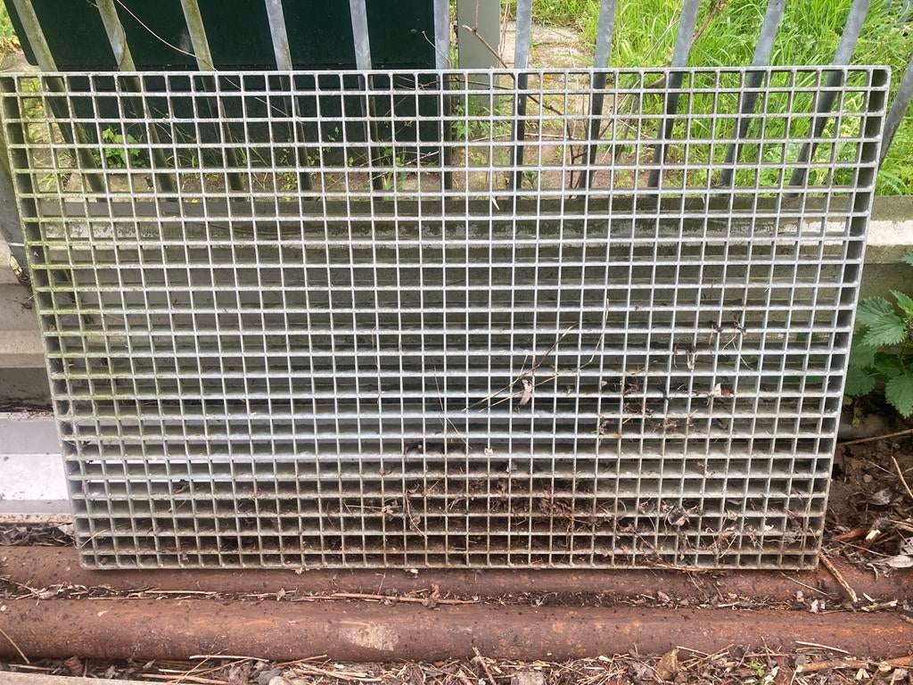 Heel zwaar ijzeren loop rooster, Doe-het-zelf en Verbouw, Metalen, Ophalen, Zo goed als nieuw, IJzer