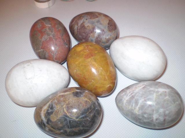 Zeven gemarmerde paaseieren.  7,5 cm x 5,5 cm., Diversen, Pasen, Zo goed als nieuw, Ophalen of Verzenden