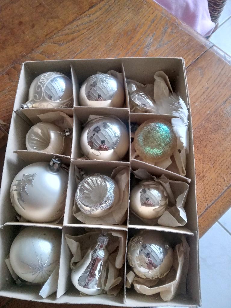 doos nr 49 oude kerstballen zilveren glazen, Diversen, Kerst, Ophalen of Verzenden, Gebruikt