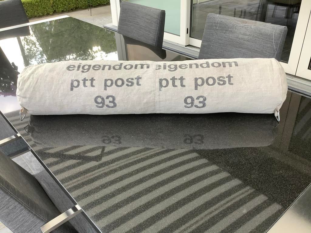 Rol van originele PTT postzak, Ophalen