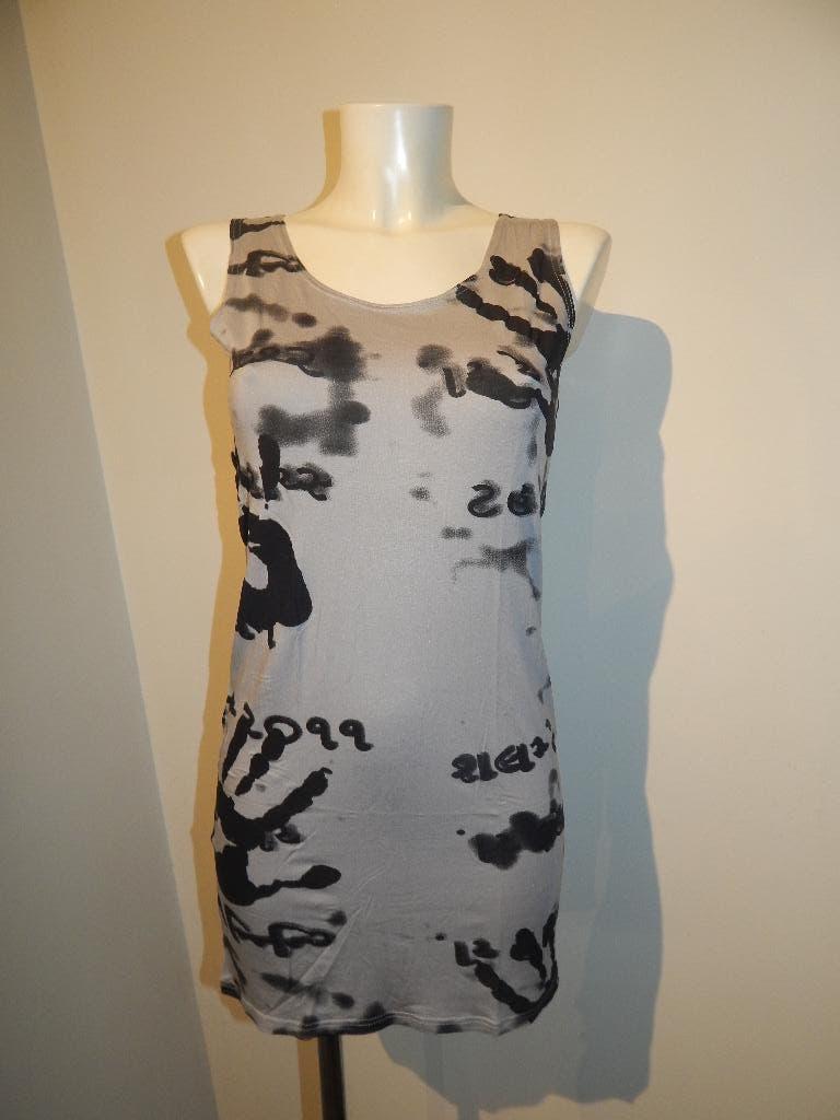 Sarah Pacini langere top grijs aparte zwarte print 2M, Kleding | Dames, Tops, Zo goed als nieuw, Maat 38/40 (M), Grijs, Zonder mouw