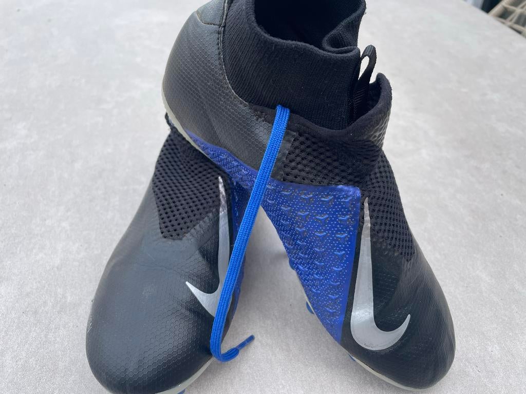 Nike Phantom voetbalschoenen maat 37.5, Sport en Fitness, Voetbal, Maat XS of kleiner, Schoenen, Ophalen of Verzenden, Zo goed als nieuw