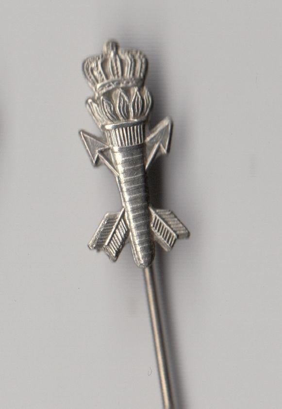 KM Officier Machinist embleem logo speldje, Verzamelen, Niet vindbaar, Niet vindbaar, Marine, Nederland
