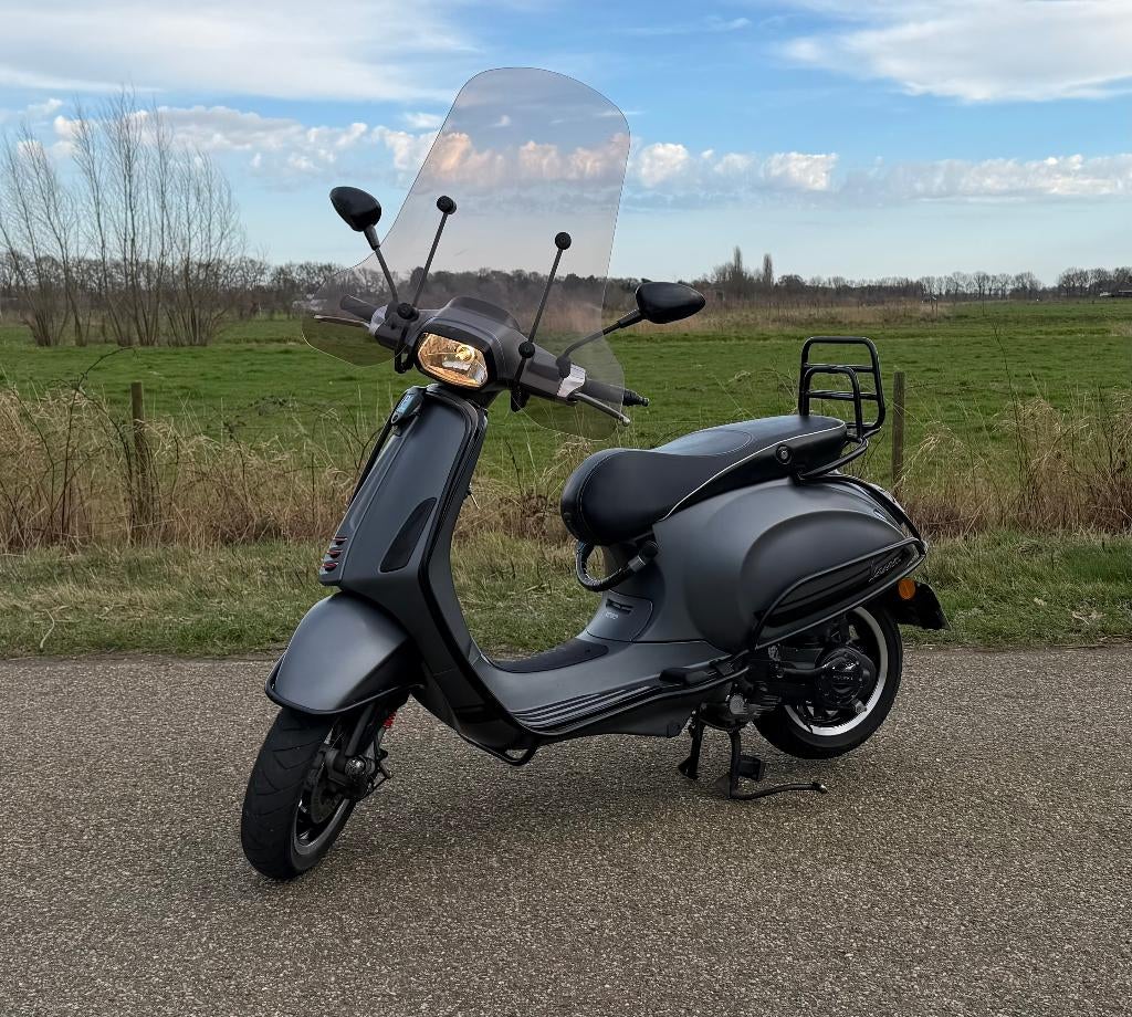 Vespa Sprint Mat Grijs Uniek Geel kenteken 50cc, Fietsen en Brommers, Scooters | Vespa, Ophalen, Maximaal 45 km/u, Vespa S, Zo goed als nieuw