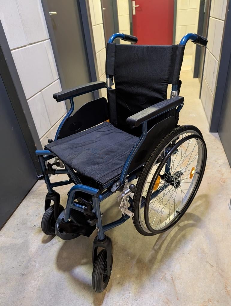 Rolstoel met luchtbanden met zitkussen, Diversen, Rolstoelen, Ophalen, Inklapbaar, Nieuw, Handbewogen rolstoel