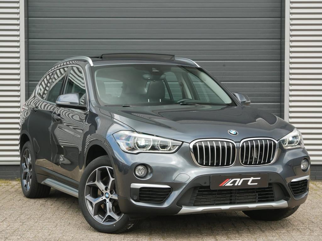 BMW X1 XDrive20i Trekhaak, Pano, ACC, HUD, Memory, Leer, Sto, 1998 cc, 15 km/l, Gebruikt, Zwart