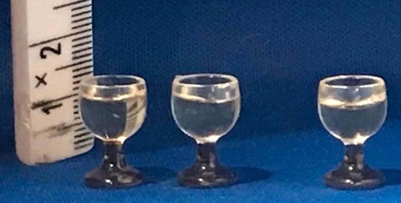 Miniatuur Wijnglazen Set van 3 - poppenhuis, Ophalen of Verzenden, Zo goed als nieuw, Poppenhuis