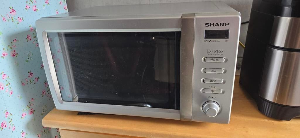 Eenvoudige magnetron, in prima staat, ivm verhuizing, Ophalen, Draaiplateau, Vrijstaand, Magnetron