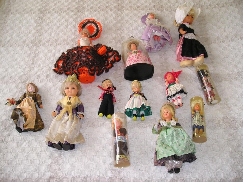 13 folklore / klederdracht poppen uit diverse landen, Ophalen, Zo goed als nieuw, Pop