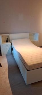 Elektrisch verstelbaar bed 90x200 + nachtkastjes, Ophalen, 90 cm, Eenpersoons, Hout