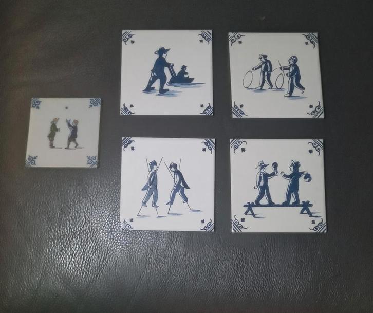 Zeldzame Makkum Tegels met Hoekmotieven Ossenkoppen, Antiek en Kunst, Antiek | Wandborden en Tegels, Ophalen of Verzenden