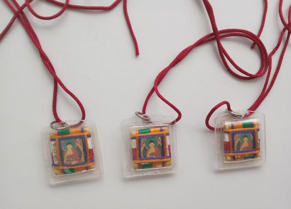 Bonte hanger met Buddha beeldje, 3 stuks, Sieraden, Tassen en Uiterlijk, Kettingen, Oosterveldweg 15, 7274 DZ, Kunststof, Verstelbaar