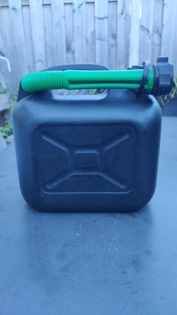 Jerrycan 5 liter - Gebruikt voor benzine, nu leeg, Auto diversen, Overige Auto diversen, Ophalen of Verzenden