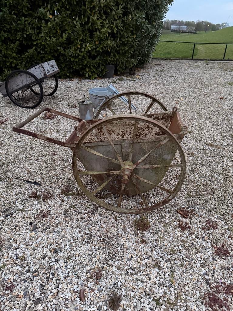 Oude ijzeren kruiwagen - Tuindecoratie, Ophalen, Gebruikt, Handmatig, Tweewielig