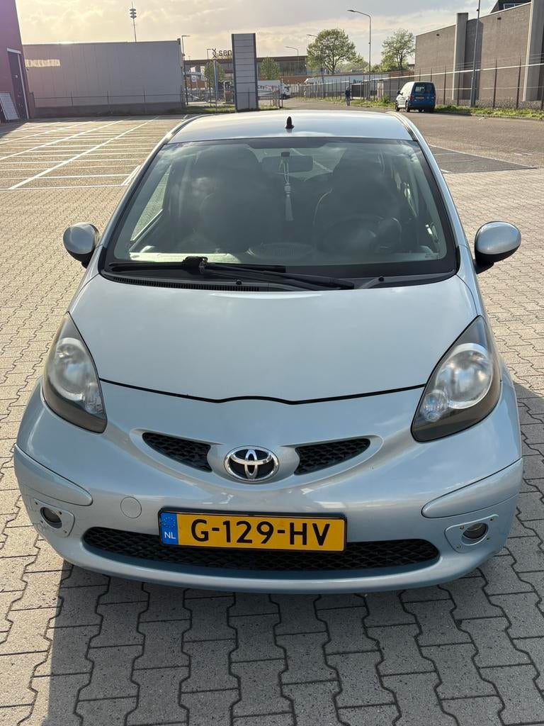 Toyota Aygo 1.0 2006, Stof, Zwart, 68 pk, Particulier