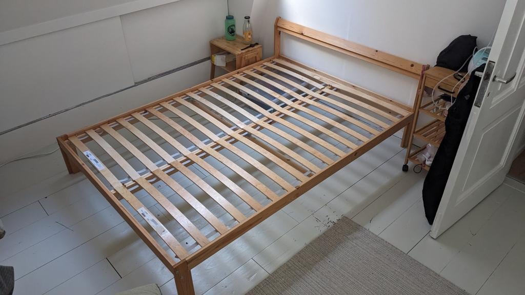 Ikea Neiden bedframe met Luroy lattenbodem en Matras, Ophalen, Gebruikt, Bruin, Tweepersoons