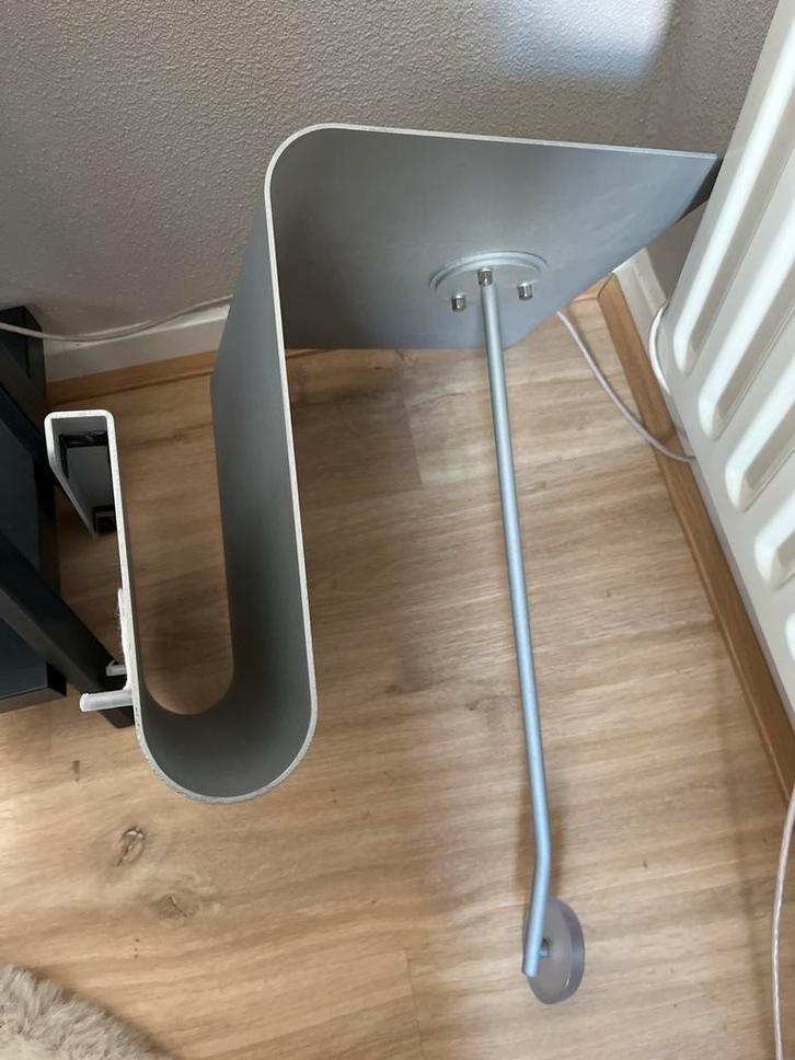 Auping bed aanhangtafel - Handig en stijlvol, Huis en Inrichting, Tafels | Bijzettafels, Gebruikt, Overige vormen, 45 tot 60 cm