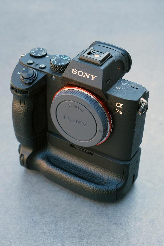 Sony a7 mk 3 met batterypack, Audio, Tv en Foto, Fotocamera's Digitaal, Gebruikt, Sony, Geen optische zoom, Ophalen