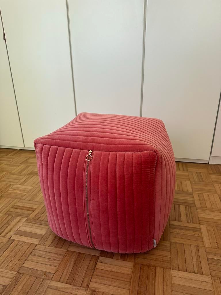 Roze ribfluwelen poef van Hinck, zo goed als nieuw, Huis en Inrichting, Ophalen, Minder dan 50 cm, Vierkant, Zo goed als nieuw