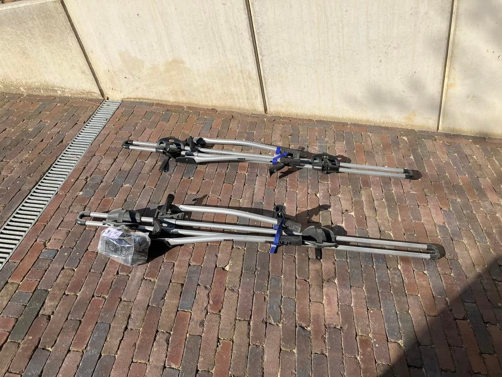 Thule fietsendragers voor op smalle dakdragers, Ophalen, 2 fietsen, Gebruikt, Dakdrager