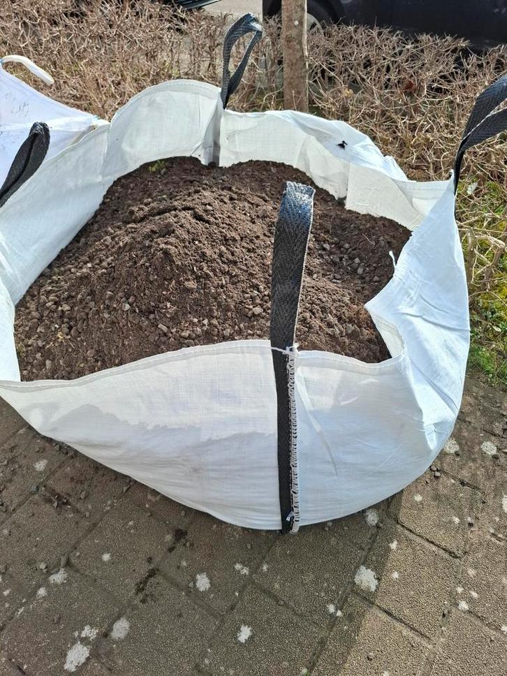 Gratis 0,75 kuub grond met steentjes in bigpack, Tuin en Terras, Aarde en Mest, Tuinaarde, Ophalen of Verzenden