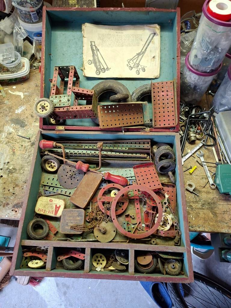 Nostalgische Meccano onderdelen in houten kist, Ophalen, Gebruikt, Knutselmateriaal, Meccano