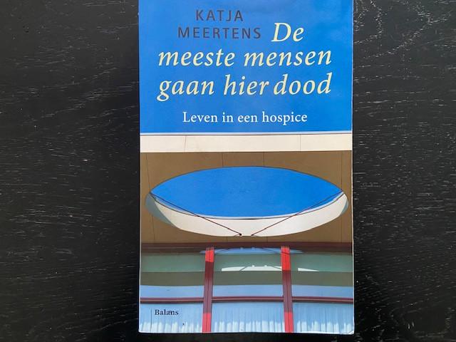de meeste mensen gaan hier dood - Katja Meertens, Ophalen of Verzenden, Zo goed als nieuw, Ziel of Sterfelijkheid, Overige typen