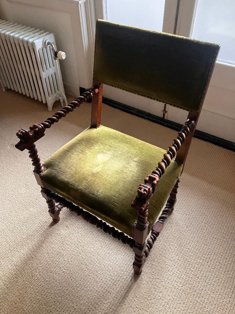 Antieke neo-renaissance armstoel met leeuwenkoppen, Antiek en Kunst, Antiek | Meubels | Stoelen en Banken, Ophalen
