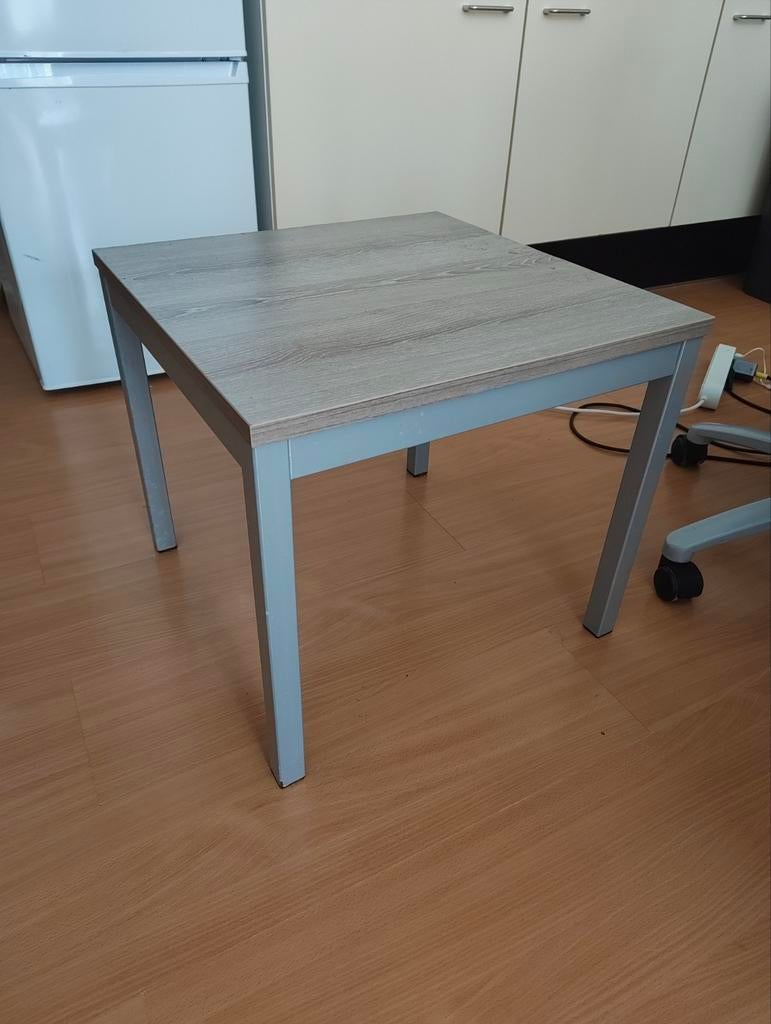 Klein tafeltje 50*50*42cm, Huis en Inrichting, Ophalen, 50 tot 100 cm, Vierkant, Tot twee personen