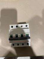 Legrand C16 installatie automaat 4polig, Ophalen of Verzenden, Zo goed als nieuw