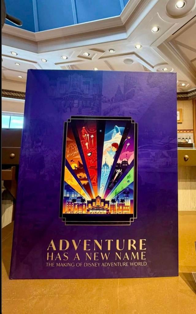 Disneyland parijs Boek “Adventure has a new name”, Ophalen of Verzenden, Overige figuren, Nieuw