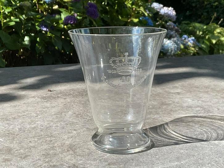 A.D.Copier: herdenkingsvaasje 40 jaar HKH Wilhelmina 1938, Antiek en Kunst, Antiek | Glas en Kristal, Ophalen of Verzenden