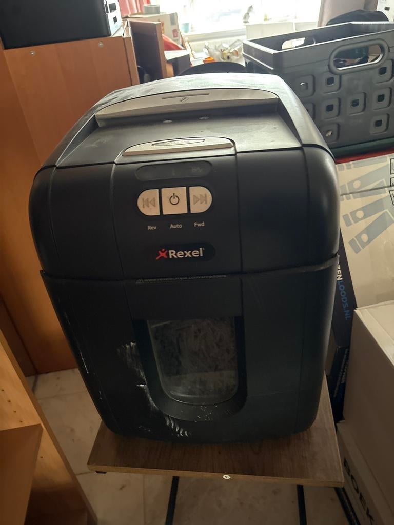 Sterke Rexel shredder voor papier en betaalkaarten, Diversen, Ophalen, Gebruikt