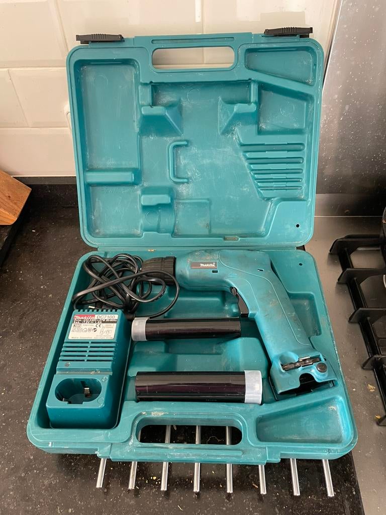 Makita, accu schroef/boor machine (accu’s defect), Ophalen of Verzenden, Minder dan 400 watt, Boor- en Schroefmachine