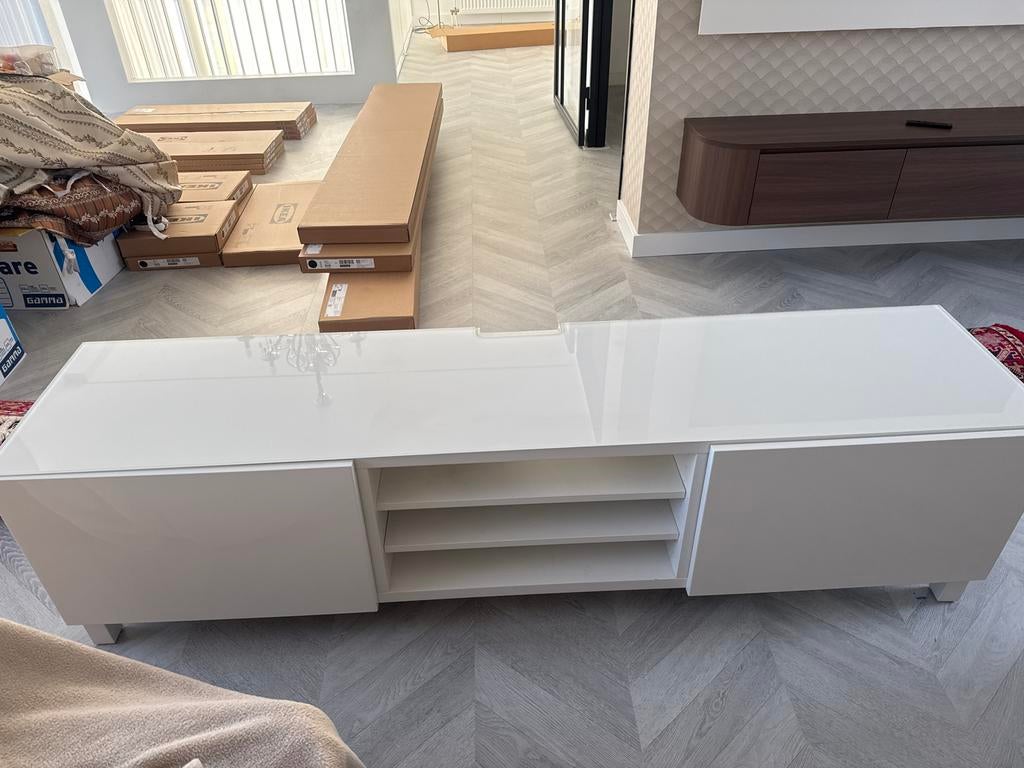 Ikea tv meubel met glasplaat, Gebruikt, 150 tot 200 cm, Ophalen of Verzenden, Glas