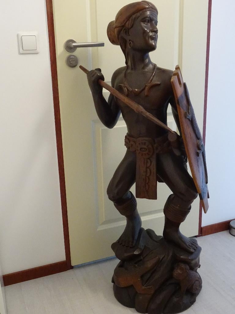 indonesisch houtsnijwerk groot beeld 125 cm jager dieren, Ophalen, Overige onderwerpen, Houtsnijwerk, Handgemaakt