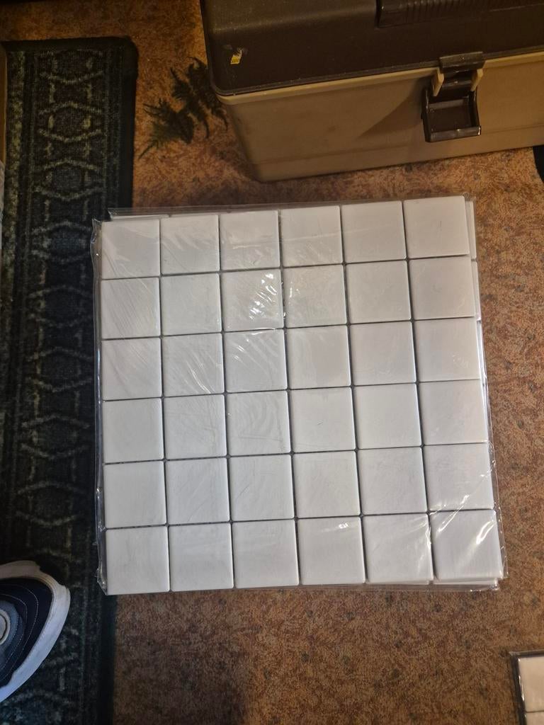 21 stuks witte mozaïek tegels, nieuw in verpakking, Nieuw, Ophalen of Verzenden, 20 tot 40 cm, Minder dan 5 m²