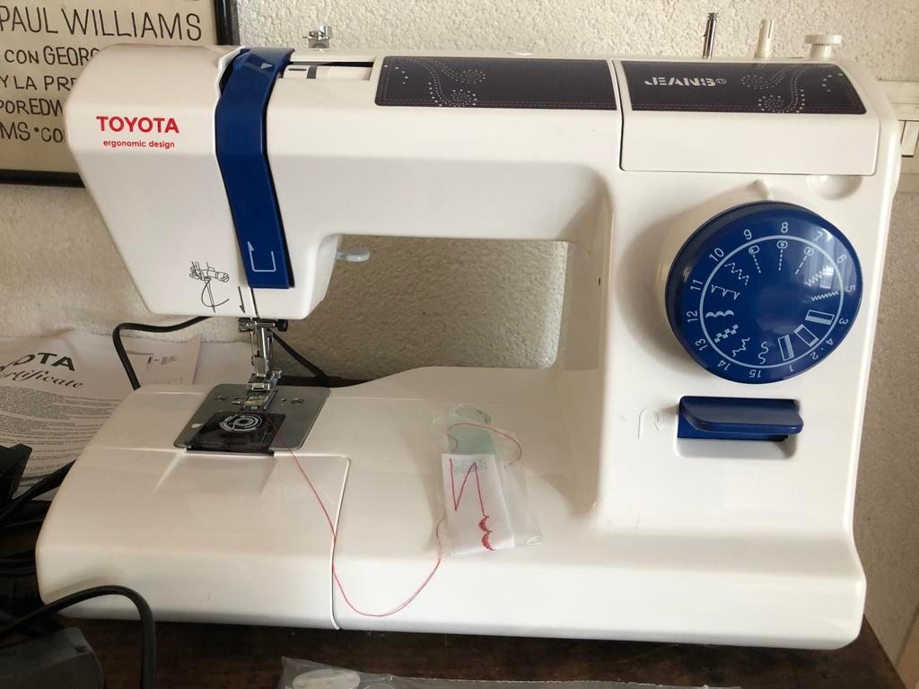 Toyota Jeans SP100/200 Naaimachine - Nieuwstaat, Hobby en Vrije tijd, Naaimachines en Toebehoren, Ophalen of Verzenden, Nieuw