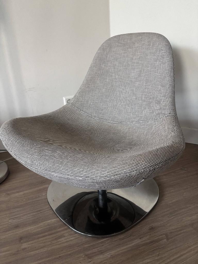 Draaifauteuil / kuipstoel met metalen voet – modern design, Ophalen, Gebruikt, Stof, Eén