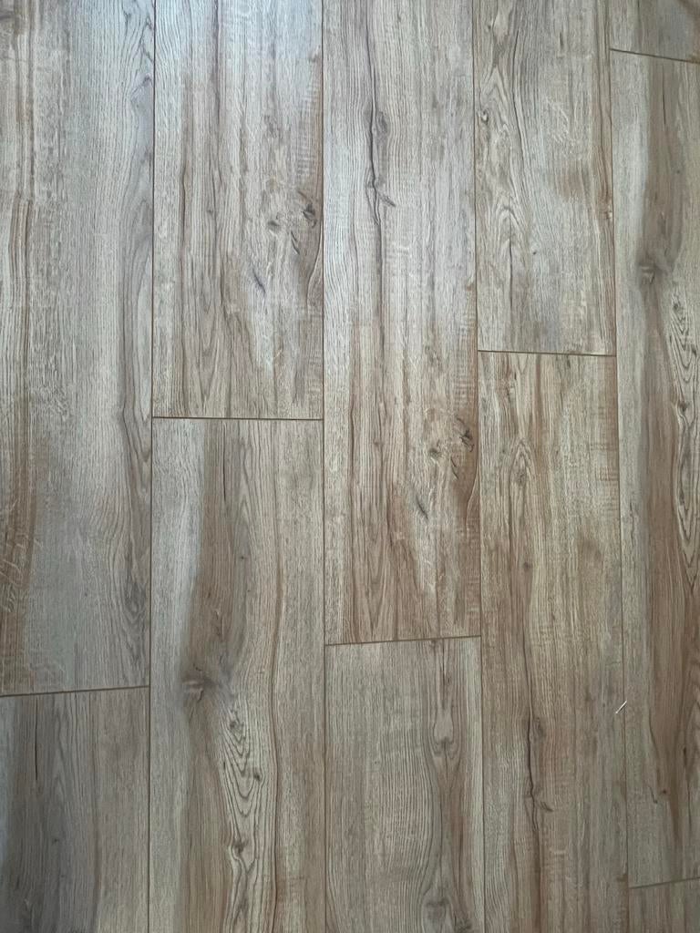 Laminaat 50 m2 houtlook plus extra pak gratis ophalen, Huis en Inrichting, Stoffering | Vloerbedekking, Ophalen, Gebruikt, Bruin