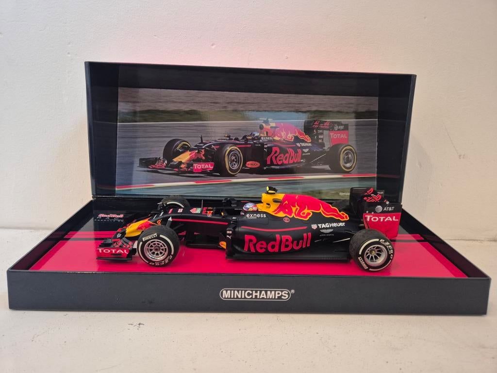 MAX  VERSTAPPEN 1:18 RB12 FIRST WIN SPAIN SPAINJE REDBULL F1, Ophalen, Nieuw, Formule 1