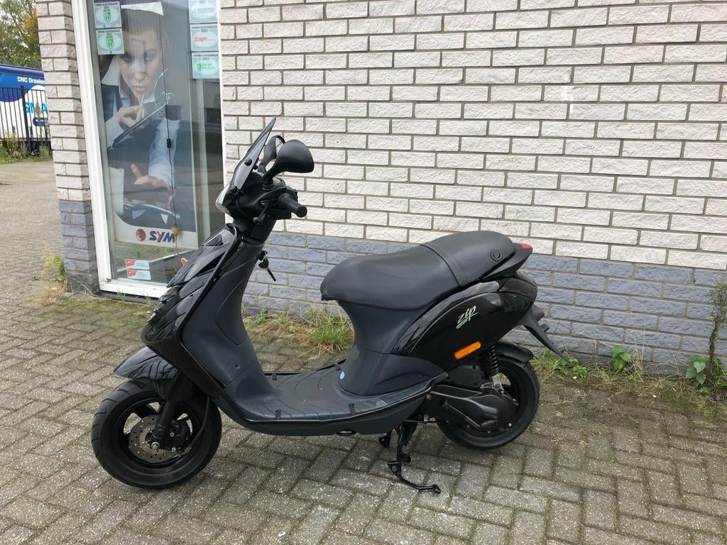SUPER VETTE:PIAGGIO ZIP SP  2-T BLACK ON BLACK BJ2004 5000KM, PIAGGIO, Onbekend, Onbekend, Piaggio