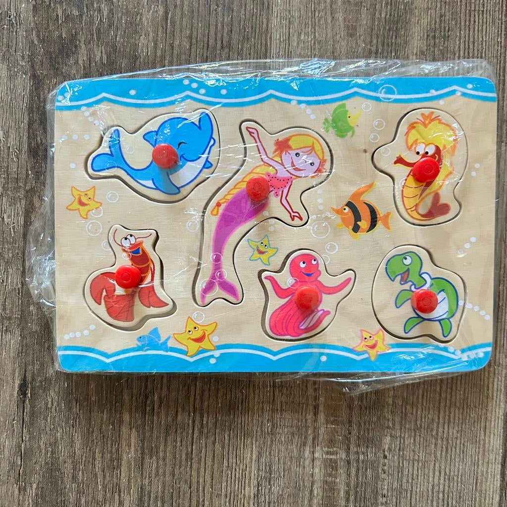Houten Noppenpuzzel Onderwaterwereld – Zeemeermin & Dolfijn, Ophalen of Verzenden, Zo goed als nieuw, Van hout, Minder dan 10 stukjes