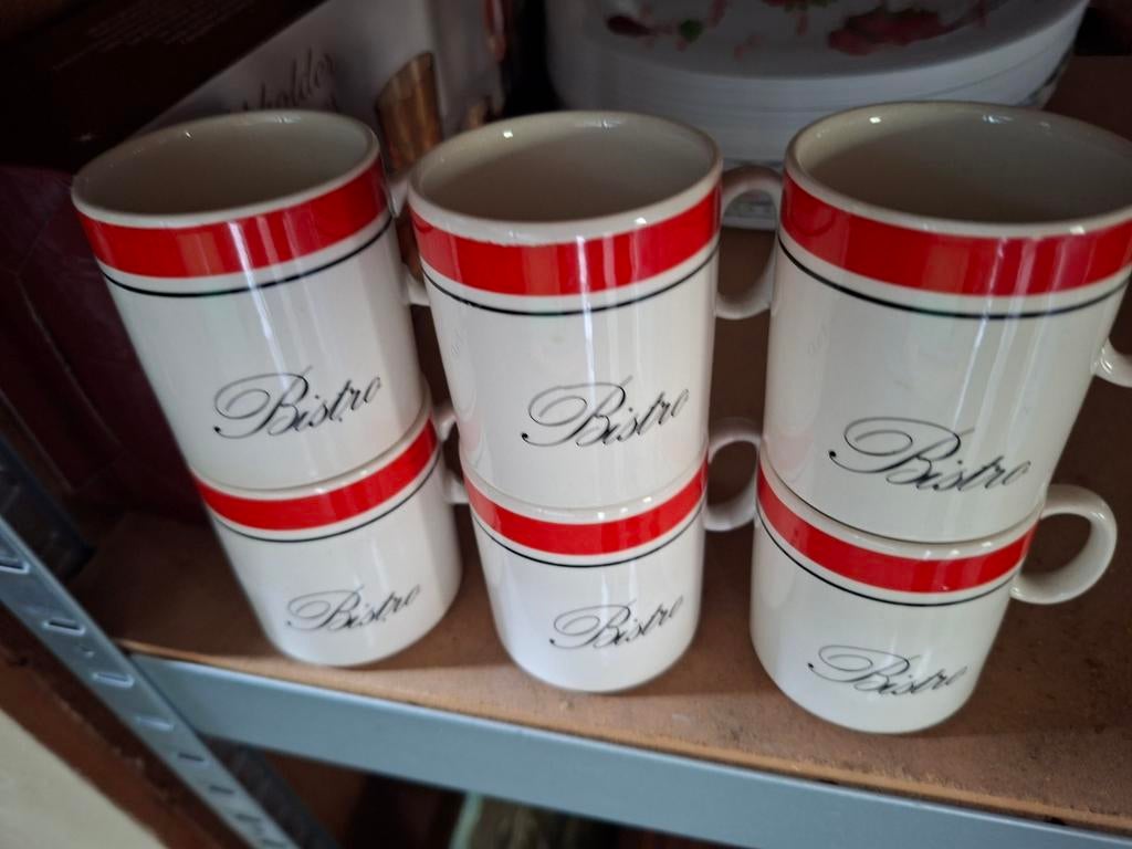 Set van 6 Bistro Kopjes - Wit met Rode en Zwarte Strepen, Gebruikt, Keramiek, Ophalen of Verzenden, Overige stijlen