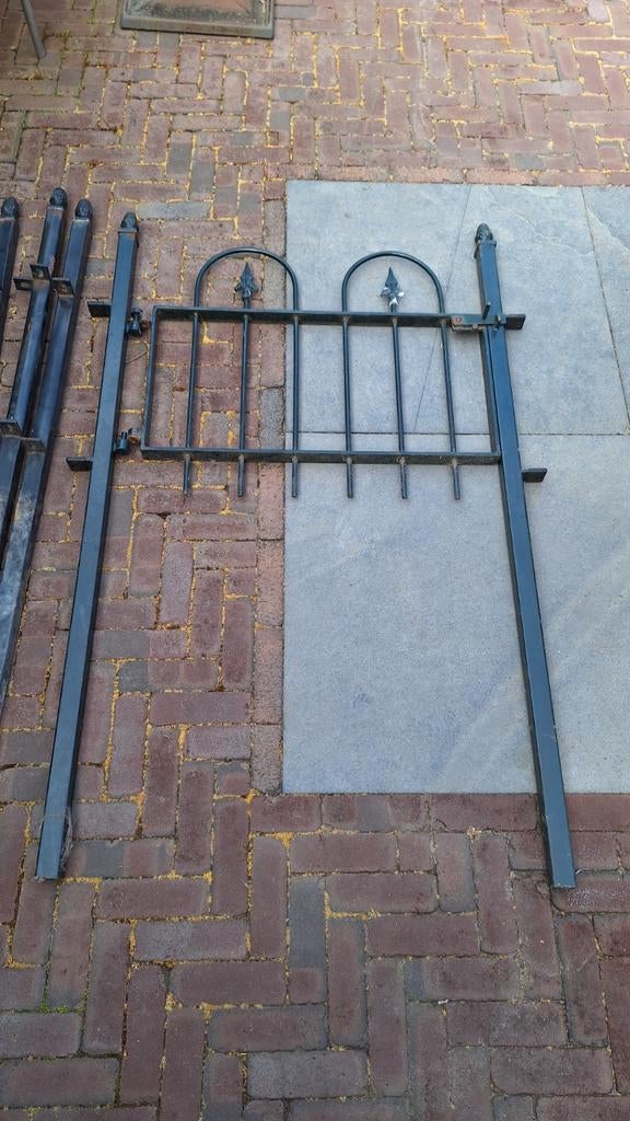 Metalen poort met palen, Ophalen