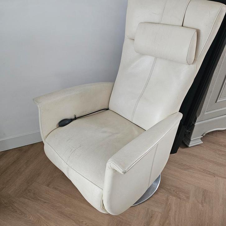 Prominent Relaxfauteuil met opblaasbare lendesteun, Huis en Inrichting, Fauteuils, Gebruikt, Leer, Metaal, 75 tot 100 cm, 75 tot 100 cm