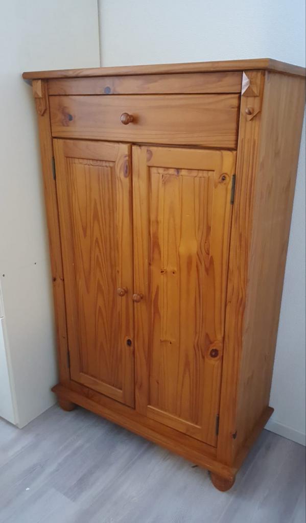 Massief houten kastje met lade en deuren € 80,-, Huis en Inrichting, Kasten | Overige, Ophalen of Verzenden, Zo goed als nieuw