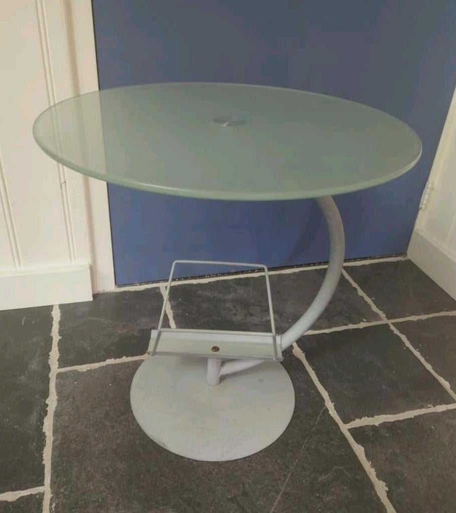 Bijzettafel (+lectuurhouder) van Kokoon Design (51,5H x50B)!, Minder dan 55 cm, Metaal of Aluminium, Rond, Ophalen